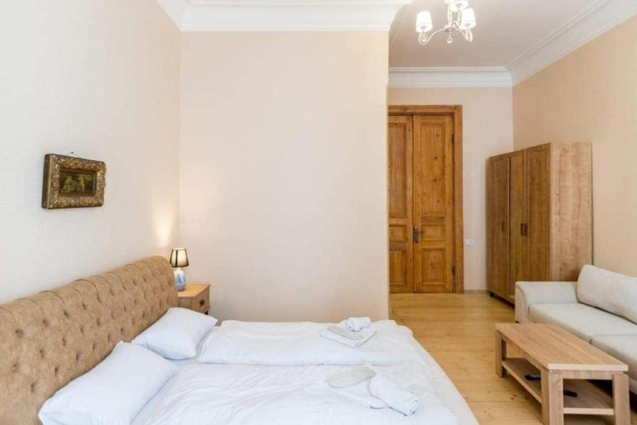 Crypto Hotel Tbilisi Bagian luar foto