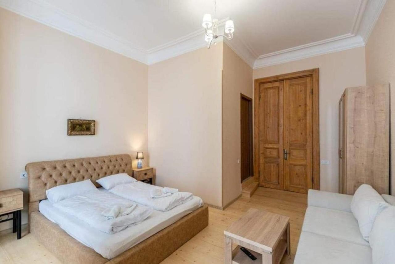 Crypto Hotel Tbilisi Bagian luar foto