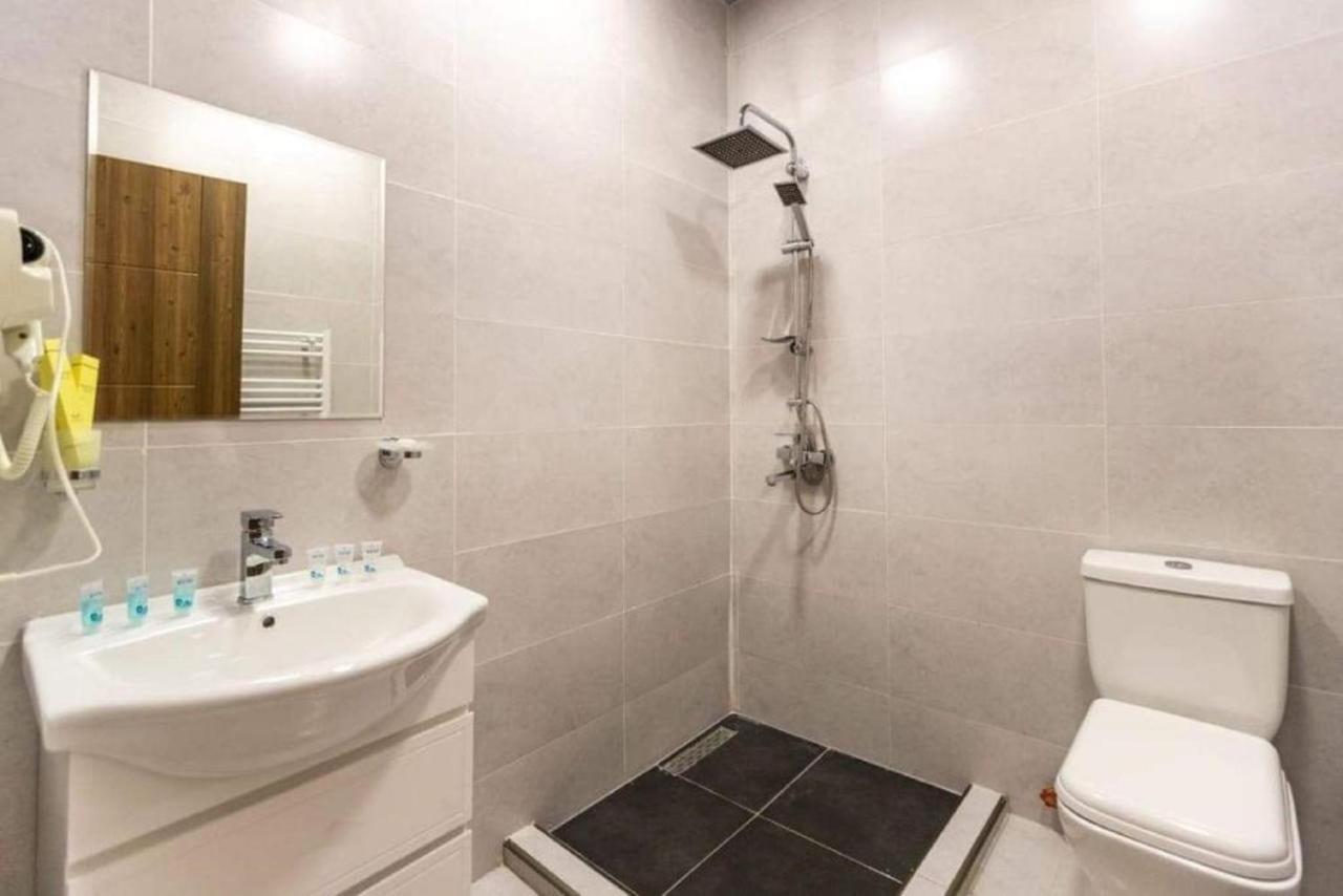 Crypto Hotel Tbilisi Bagian luar foto